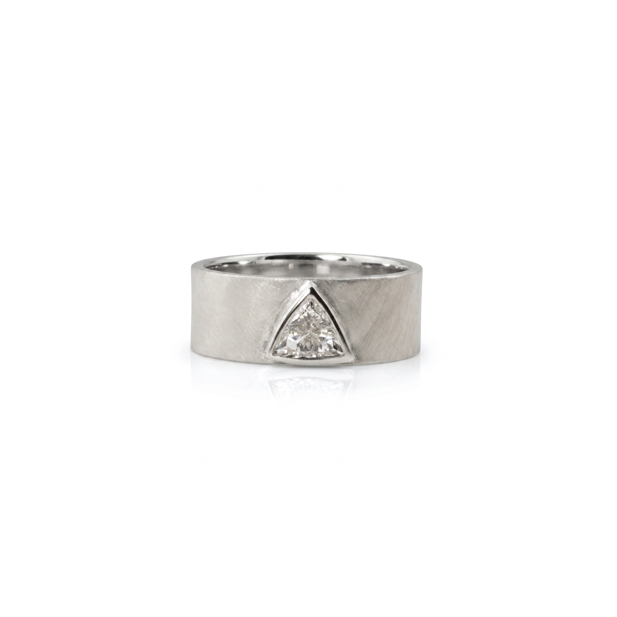 Triangle-Cut Diamond Bezel Solitaire Extra Wide Hammered Cigar Band 14k Gold Engagement Ring | Style Raxo