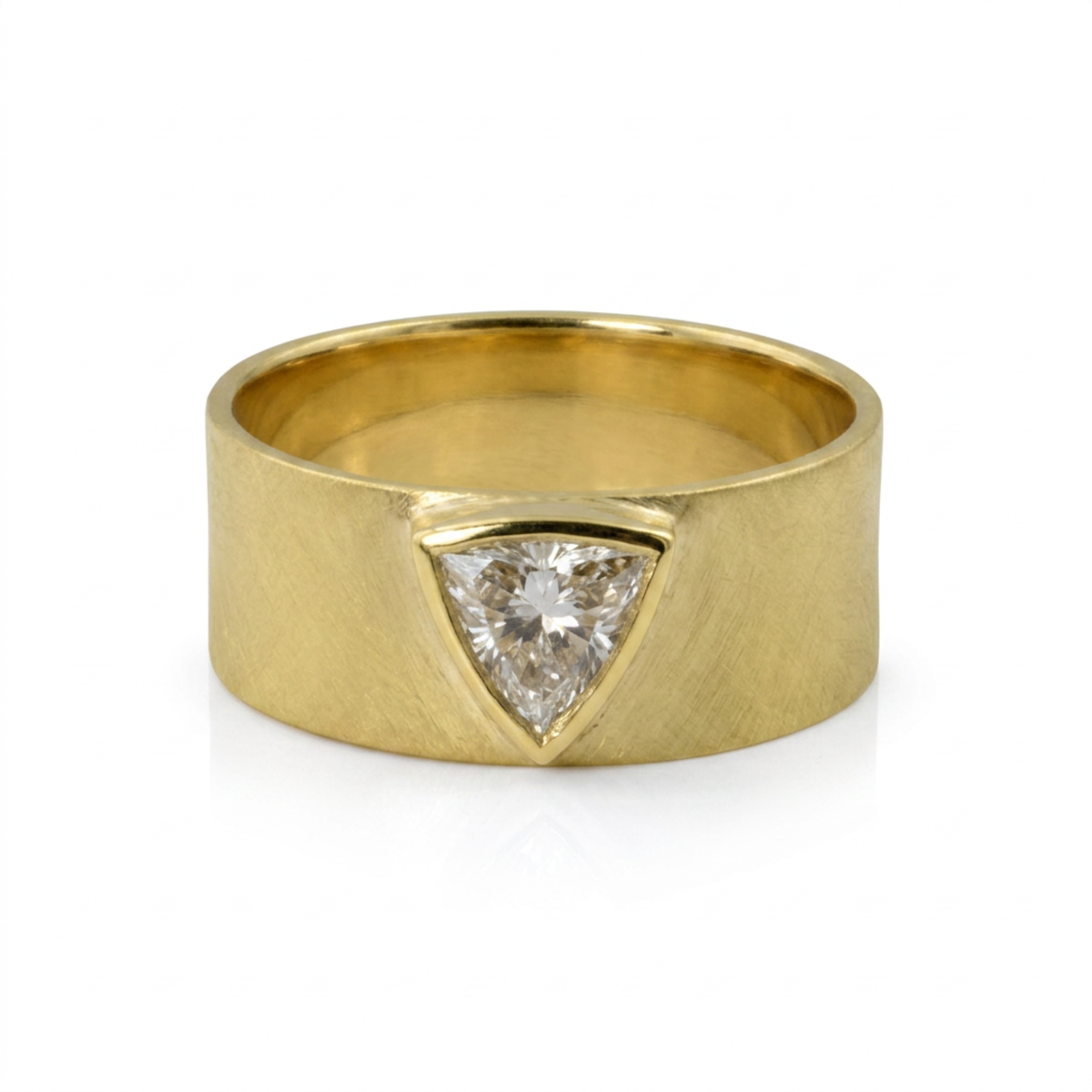 Triangle-Cut Diamond Bezel Solitaire Extra Wide Hammered Cigar Band 14k Gold Engagement Ring | Style Raxo