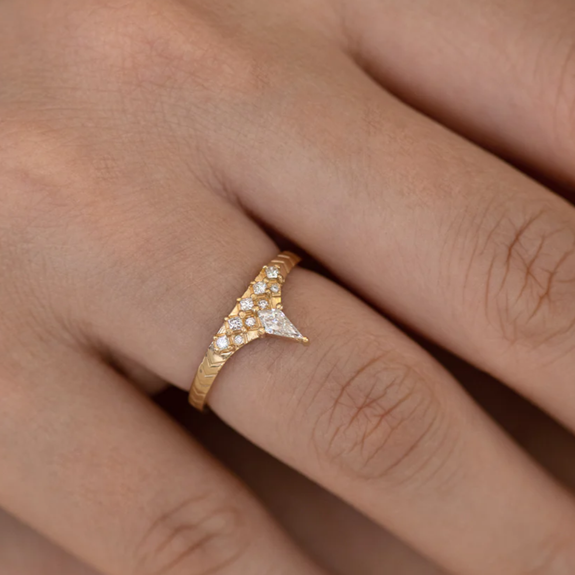 Artemer Geometric Band with Diamond Peak