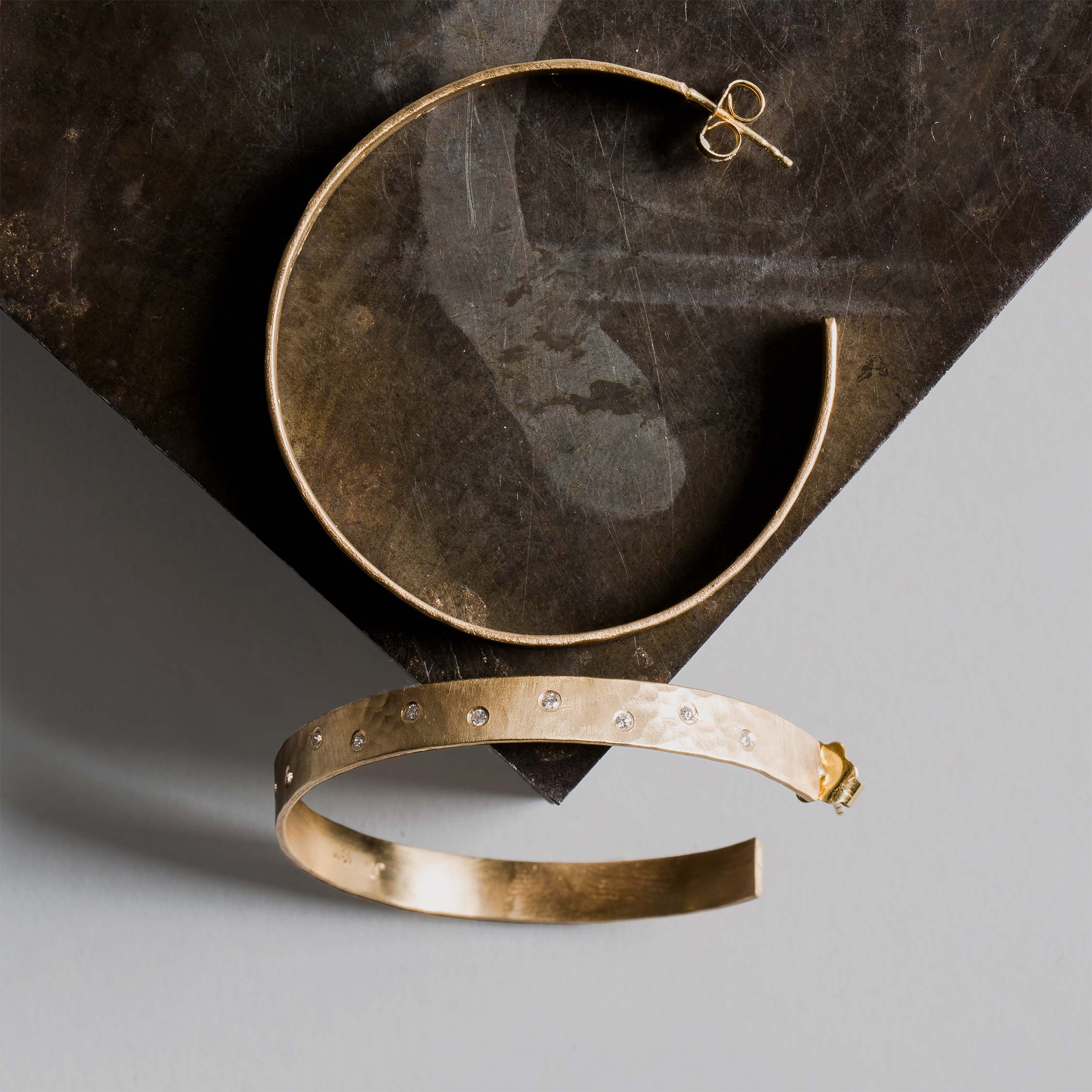 OPAR 14k Gold Hammered Diamond Hoop Earrings