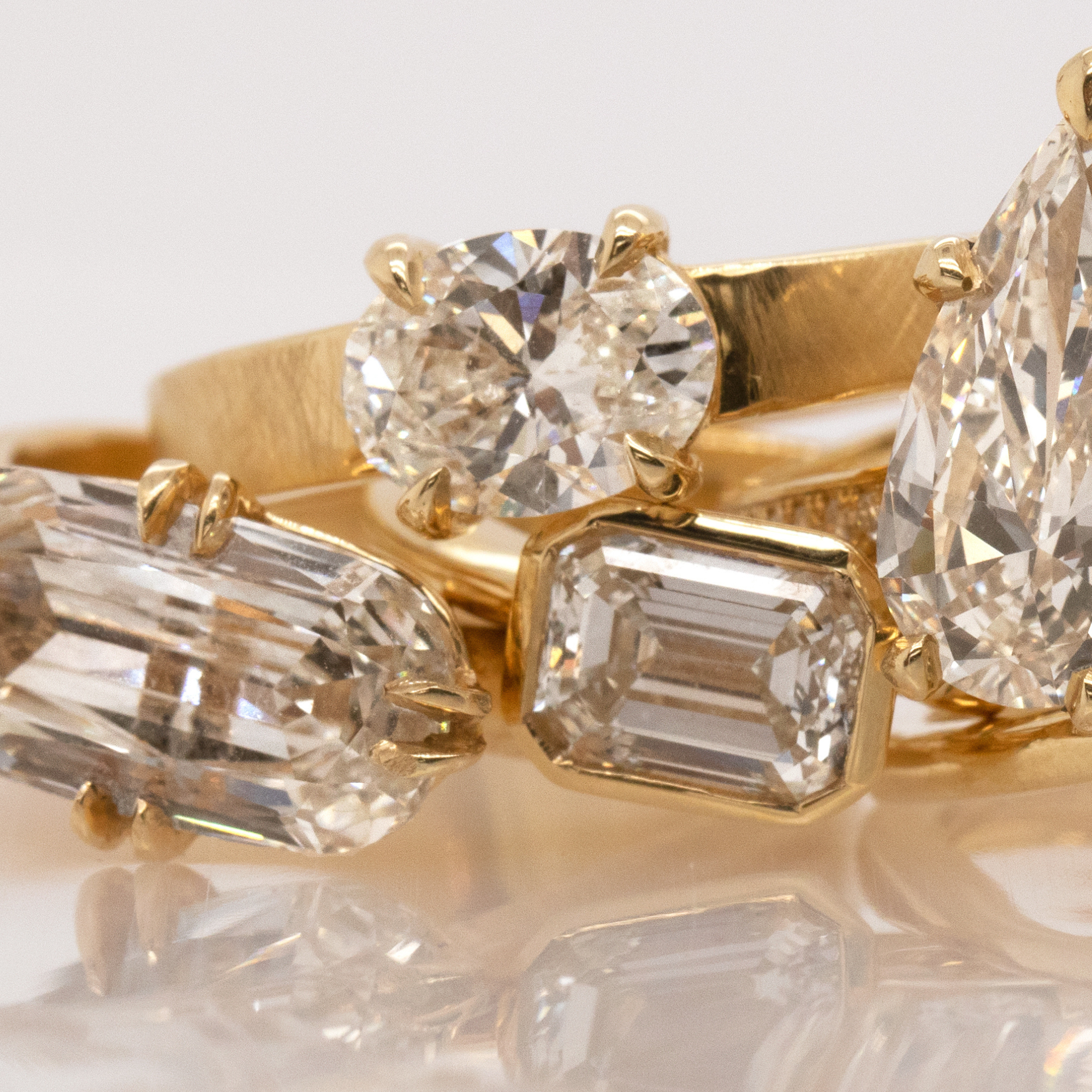 Lab-Grown Oval East West Diamond Solitaire Thick Squared Band 14k Gold Engagement Ring | Style Gemma
