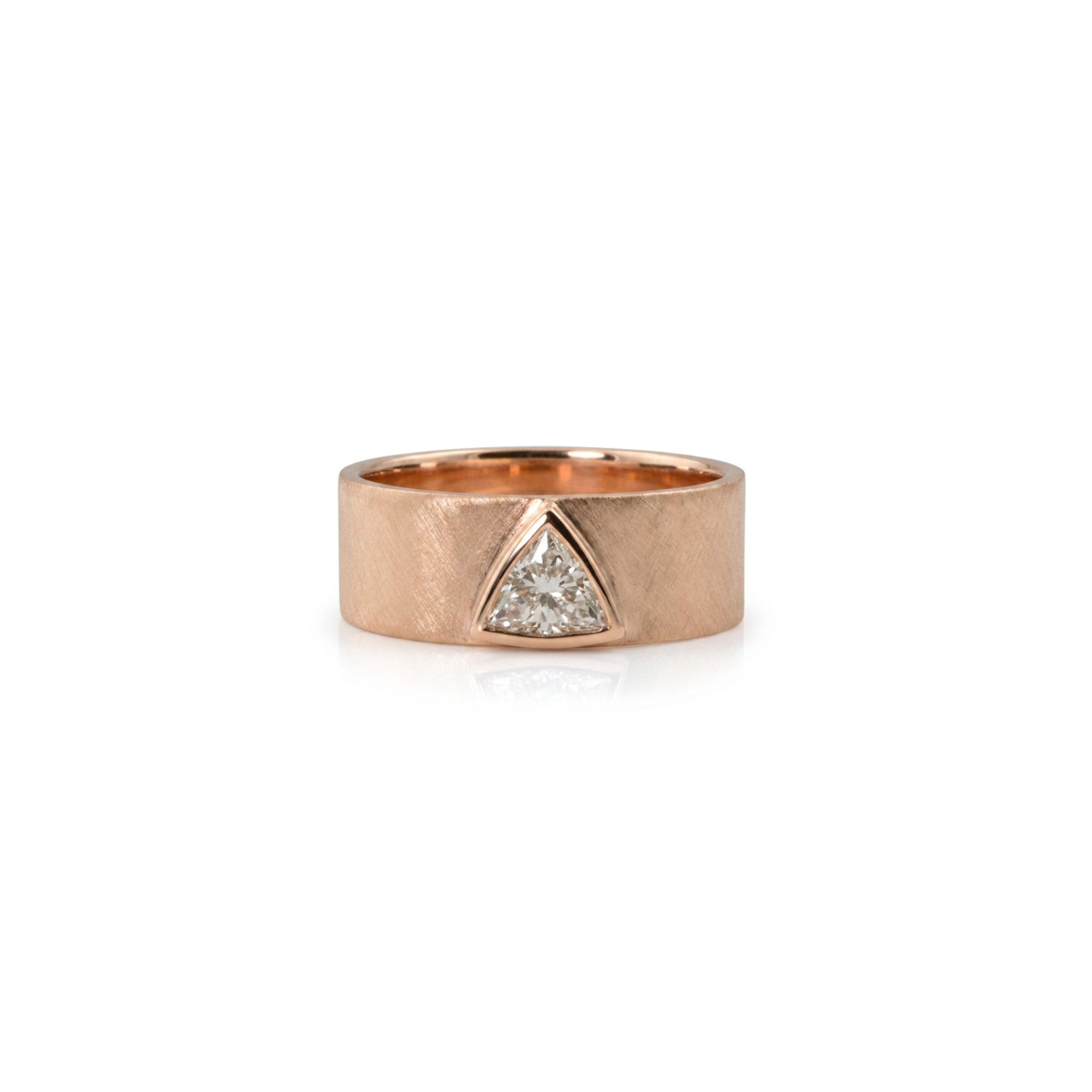 Triangle-Cut Diamond Bezel Solitaire Extra Wide Hammered Cigar Band 14k Gold Engagement Ring | Style Raxo