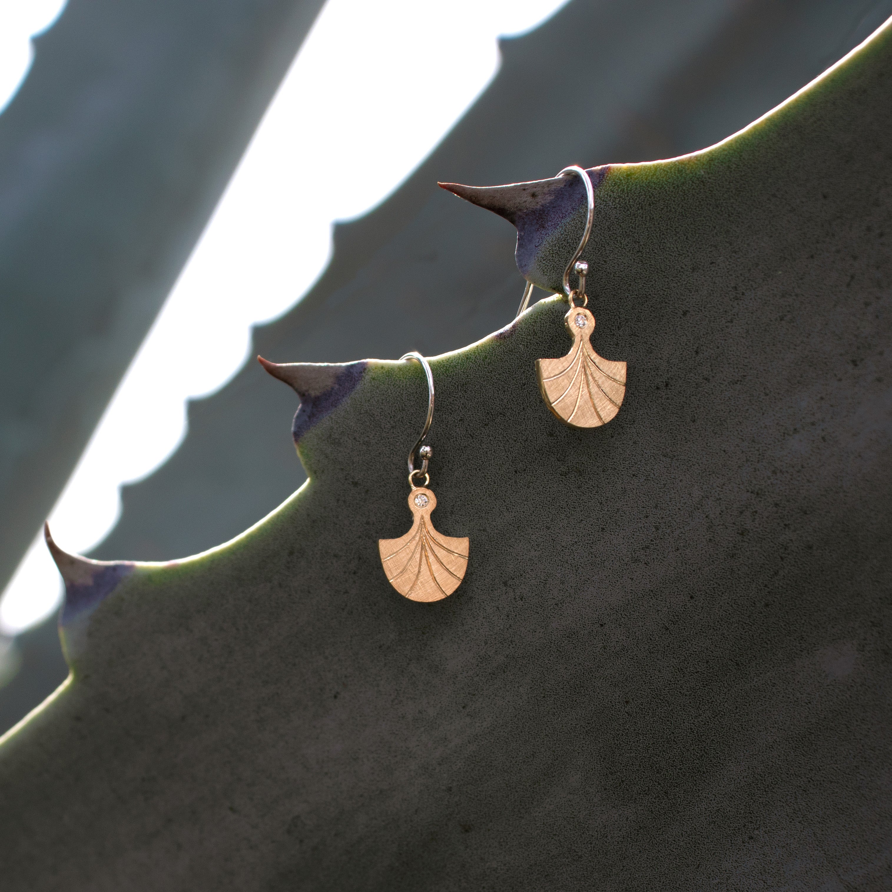 GORD 14k Gold Fan Earrings