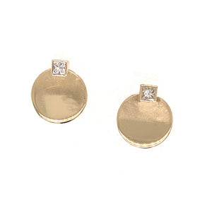 14k yellow gold circle post earrings with complimenting satin and shiny finish and princess cut white diamond